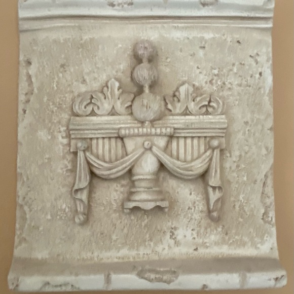 Set of 4 Bombay & Co. Resin Wall Plaques - Picture 4 of 6